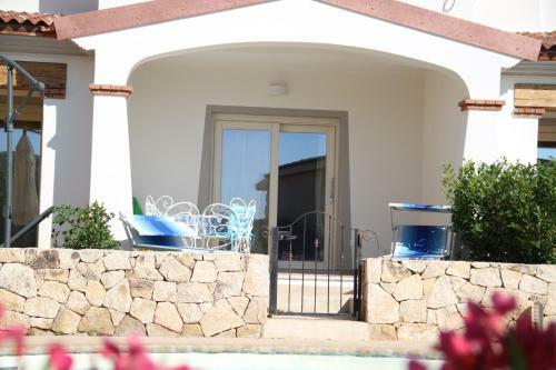 Mediterranean Sea Shell Pool House