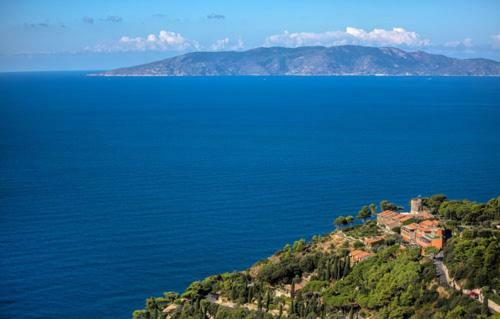 House In Exclusive Private Consortium Beach And Swimming Pool
