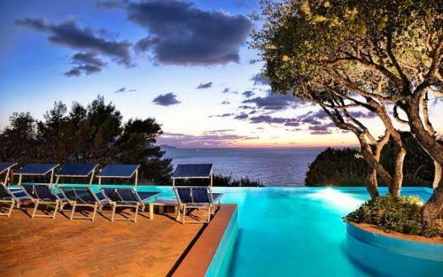 House In Exclusive Private Consortium Beach And Swimming Pool