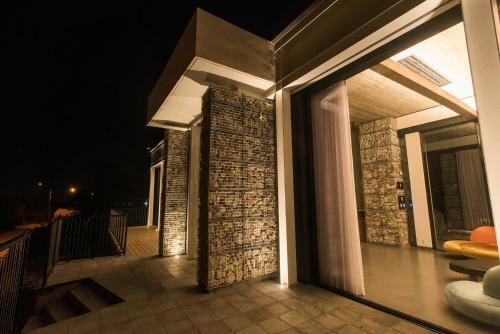 Villa Ron's House
