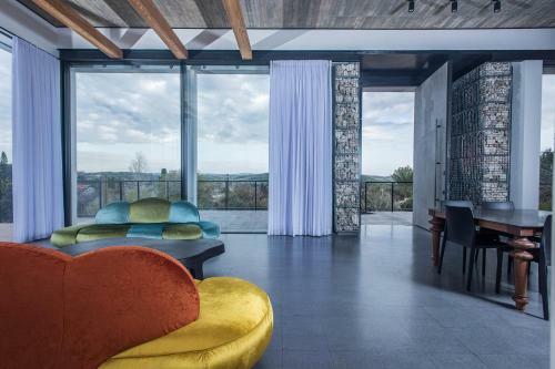 Villa Ron's House