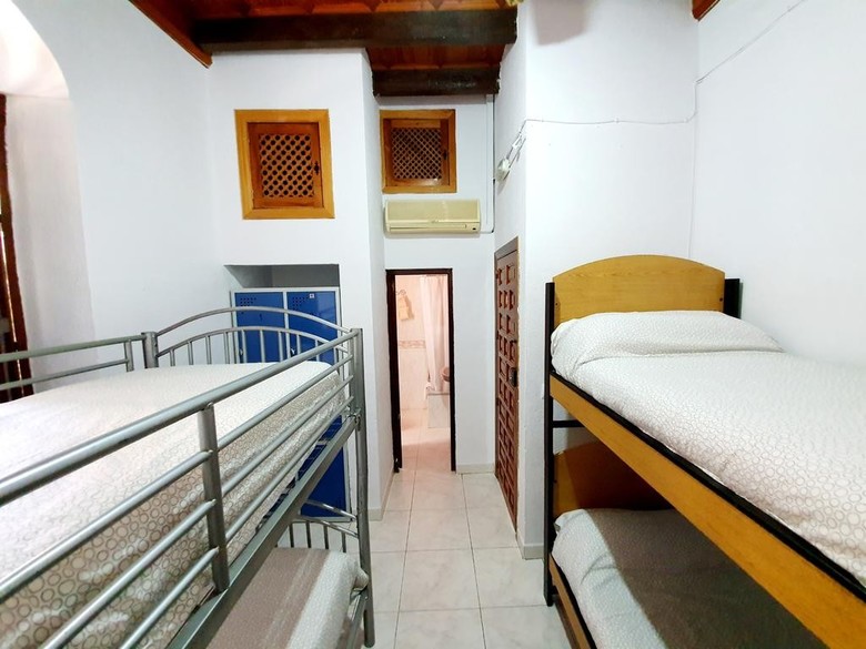 Hostal Osio - Backpackers