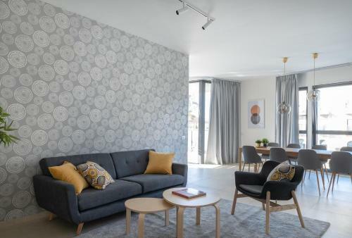 J Tower Residence Boutique - Apartments & Suites