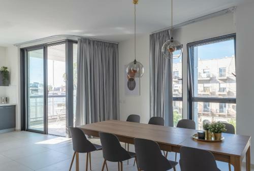 J Tower Residence Boutique - Apartments & Suites