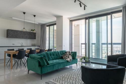J Tower Residence Boutique - Apartments & Suites