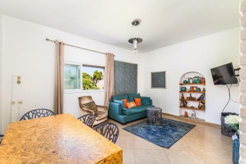 Authentic 3-bedrooms Apartment In Mamilla Free Parking