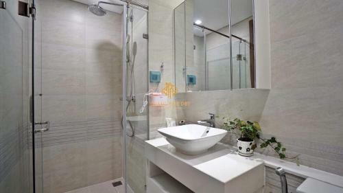 Homefromhome Metropolis Serviced Apartment