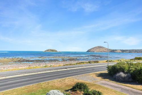 Granite Views Beachfront Apartment + Wifi