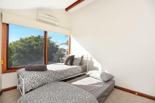 Granite Views Beachfront Apartment + Wifi