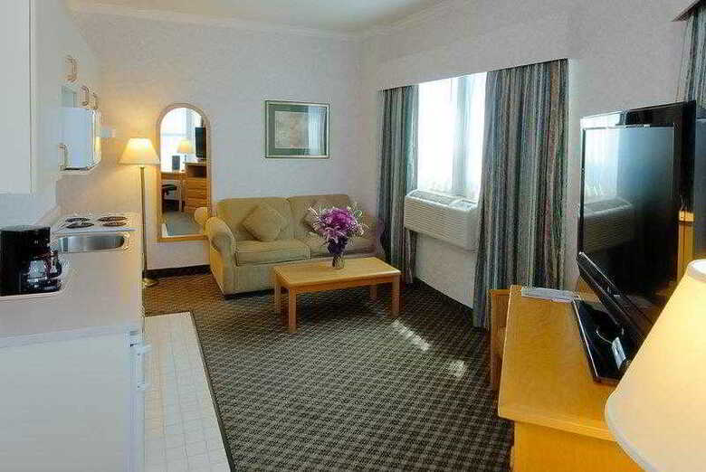 Best Western Plus Carlton Plaza Hotel