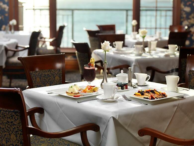 Oak Bay Beach Hotel - Sea View
