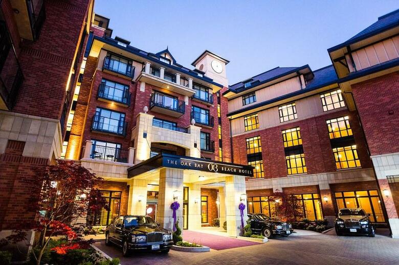 Oak Bay Beach Hotel - Sea View