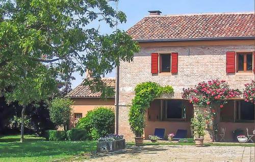 Amazing Home In Boara Pisani With 6 Bedrooms