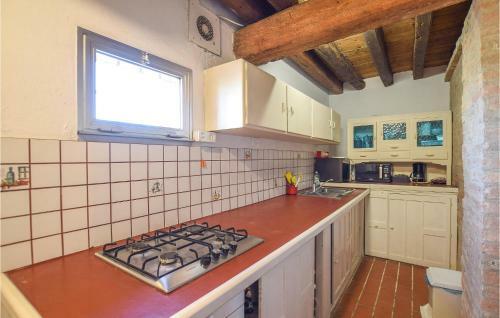 Amazing Home In Boara Pisani With 6 Bedrooms
