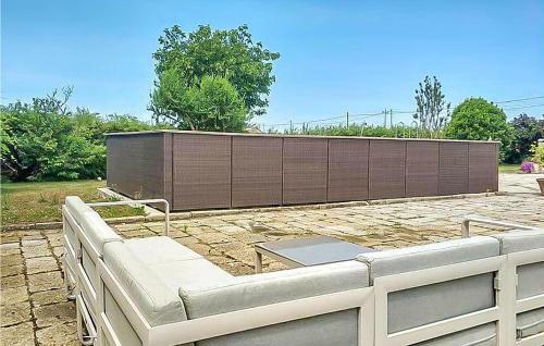 Amazing Home In Boara Pisani With 6 Bedrooms