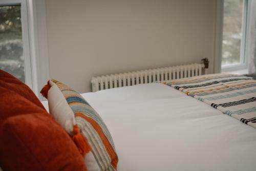 Hill Road Manor Bed & Breakfast