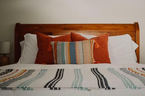 Hill Road Manor Bed & Breakfast
