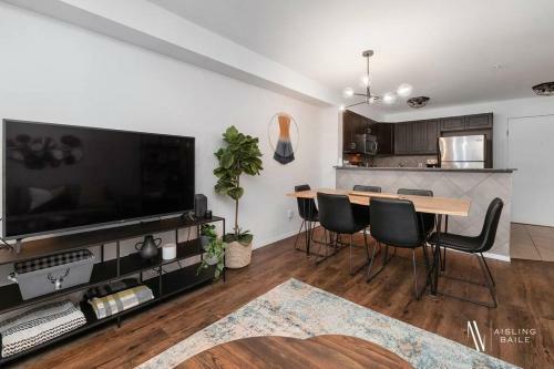 Apartamento Chic Retreat, Modern, Pool, Hot Tub, Gym