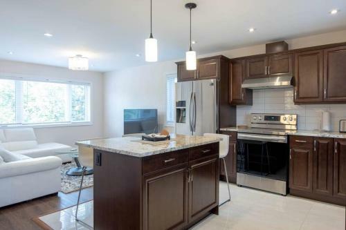 Large 3bdrm Duplex In The Heart Of Kitchener!
