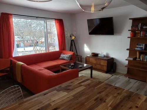 Apartamento The Orange Suite 2br Vintage Vibe, Chefs Kitchen