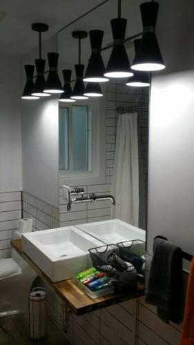 Apartamento The Orange Suite 2br Vintage Vibe, Chefs Kitchen