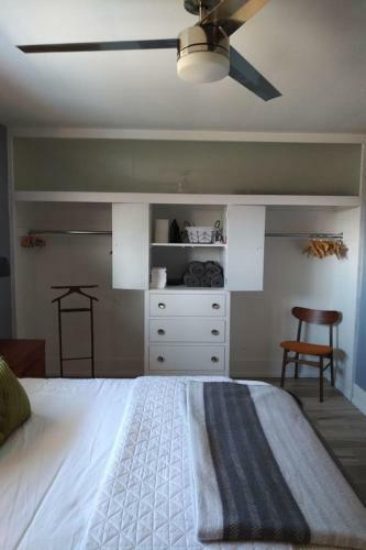 The Green Space - 2br Mcm Inspired Apartment