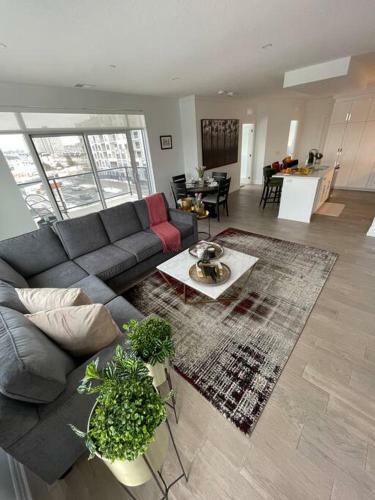 Luxury 3 Bedroom Apartment Condo + All Amenities