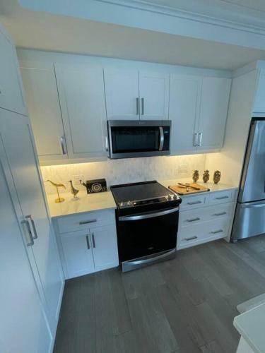 Luxury 3 Bedroom Apartment Condo + All Amenities