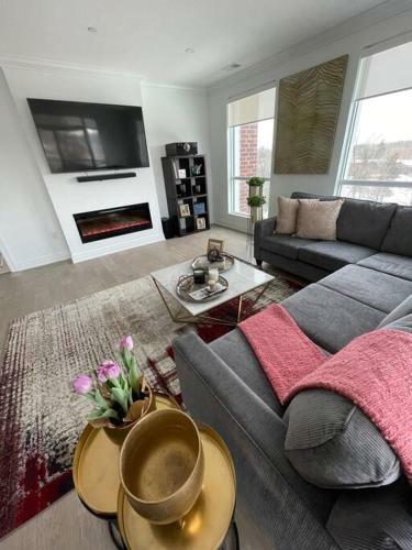 Luxury 3 Bedroom Apartment Condo + All Amenities