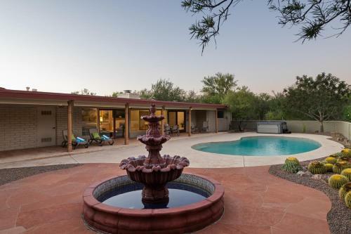@tucsonmuralhouse W/pool & Hot Tub On Golf Course