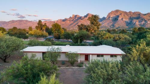 @tucsonmuralhouse W/pool & Hot Tub On Golf Course