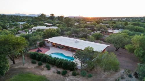 @tucsonmuralhouse W/pool & Hot Tub On Golf Course