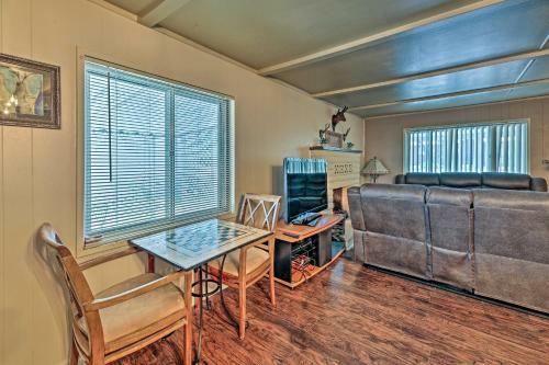 Updated Payson Retreat With Patio, Grill And Yard!
