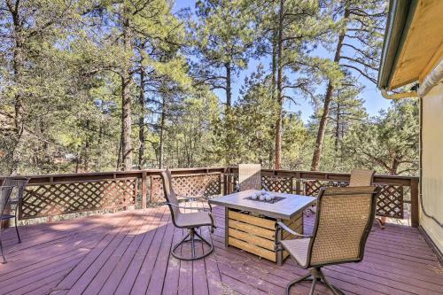 Cozy Pine Cabin With Fire Pit, Deck And Grill!