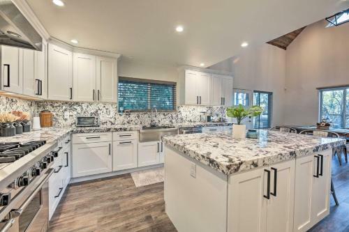 Cabin 404 Payson Getaway With Deck Mtn-views!
