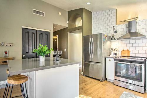 Glendale Lakefront Home With Patio And Gas Grill!