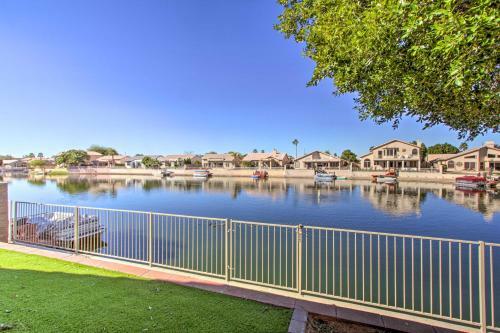 Glendale Lakefront Home With Patio And Gas Grill!
