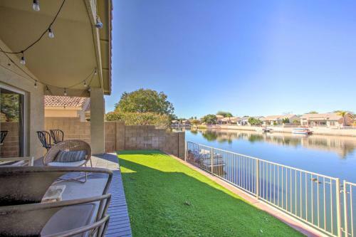 Glendale Lakefront Home With Patio And Gas Grill!