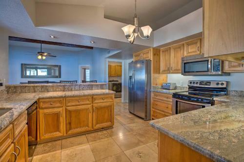 Private Desert Oasis With Pool 5mi To Peoria Complex!