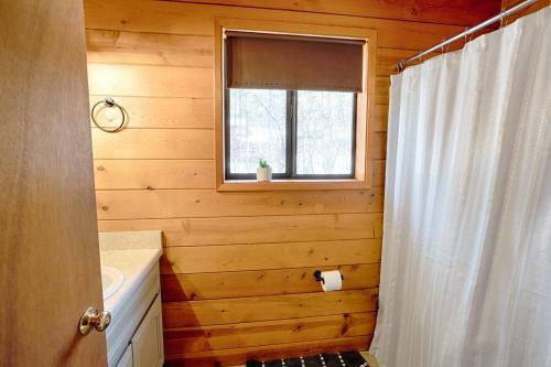 Cozy White Mountain Cabin Cabin