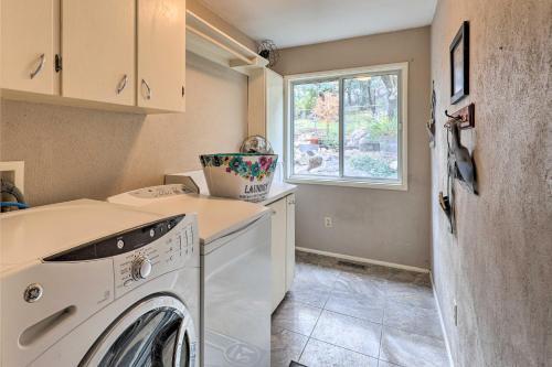 Knotty Pine Retreat With Private Hot Tub!