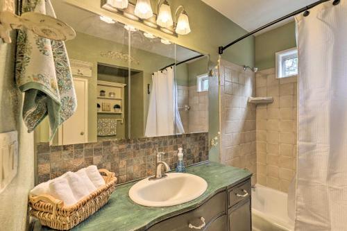 Knotty Pine Retreat With Private Hot Tub!