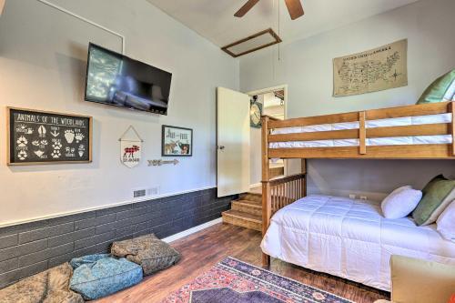 Knotty Pine Retreat With Private Hot Tub!