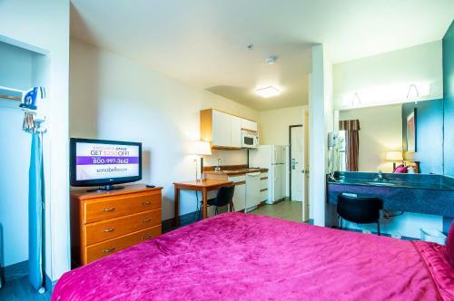 Sierra Vista Studio Apartment With Full Kitchen And King Bed