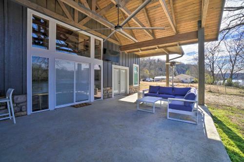Idyllic Cotter Escape Steps To White River!