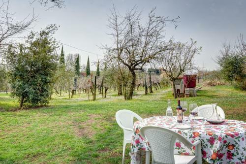 Etruscan Oak Apartment