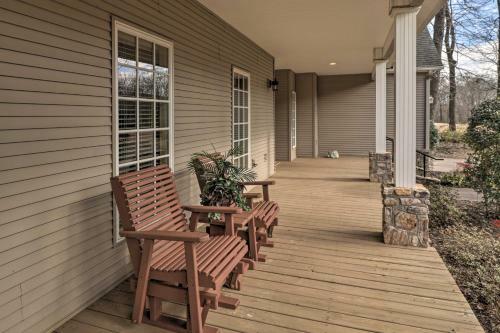 Luxurious Home With Direct River Access And Views