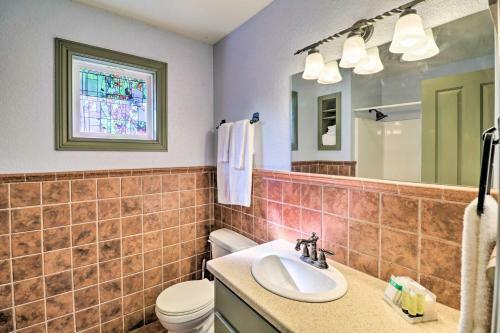 Vibrant Hydrangea House With Access To River!