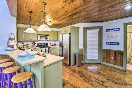 Vibrant Hydrangea House With Access To River!
