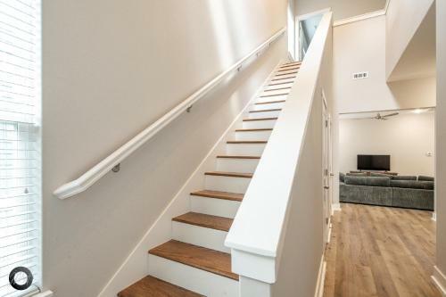 Bright Amp Modern Family Retreat 5 Location 2br